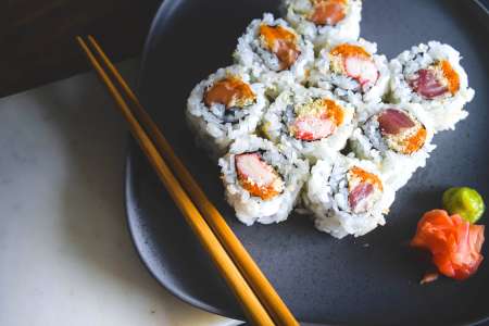 salmon uramaki sushi rolls