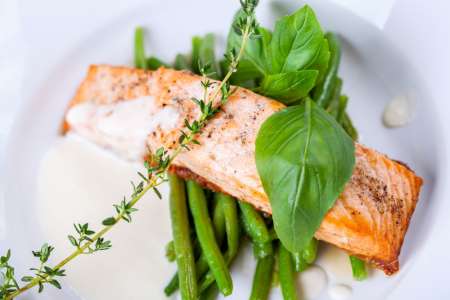 seared salmon with green beans