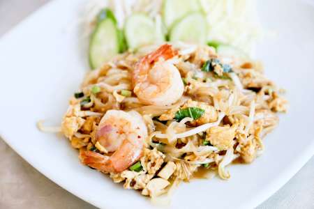 shrimp pad thai with tofu