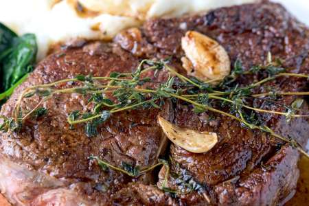 sirloin steak with bordelaise sauce and mashed potatoes