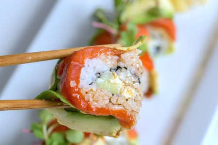 smoked salmon sushi roll