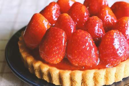 strawberry and cream tartlet