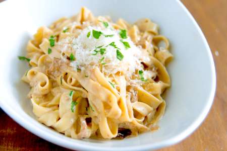 tagliatelle pasta with mushrooms