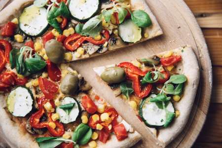 vegan garlic pizza with seasonal vegetables