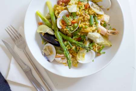 vegetable and meat paella