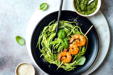 zucchini noodles with pesto and prawns