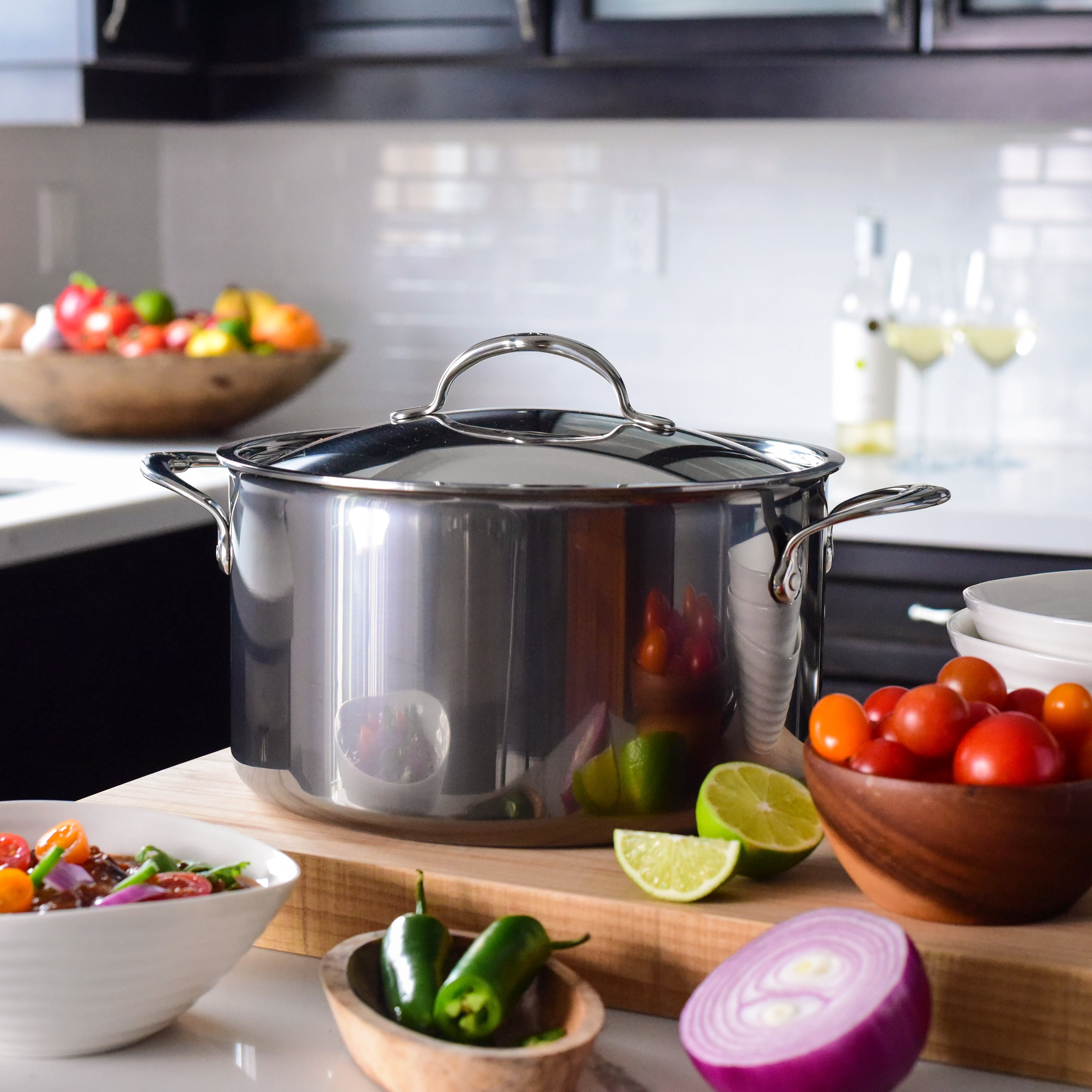 https://res.cloudinary.com/hz3gmuqw6/image/upload/v1621427509/shop/product/hestan-nanobond%E2%84%A2-titanium-stainless-steel-stockpot-8-quart_60a50534c8f6b.jpg