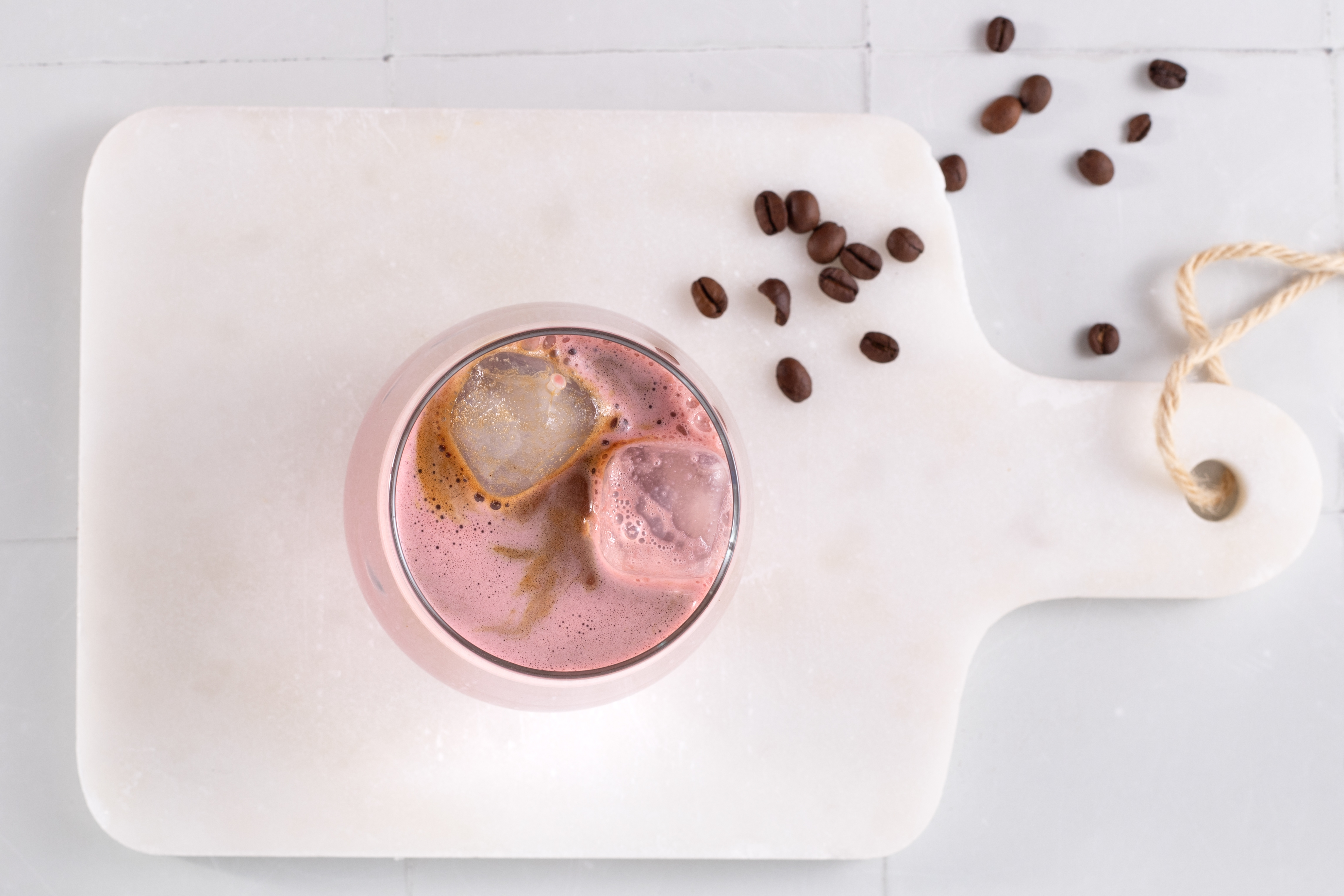 https://res.cloudinary.com/hz3gmuqw6/image/upload/v1641507500/recipes/Pink-Velvet-Macchiato-0DMVI_9498_61d76aabd3c3c.jpg