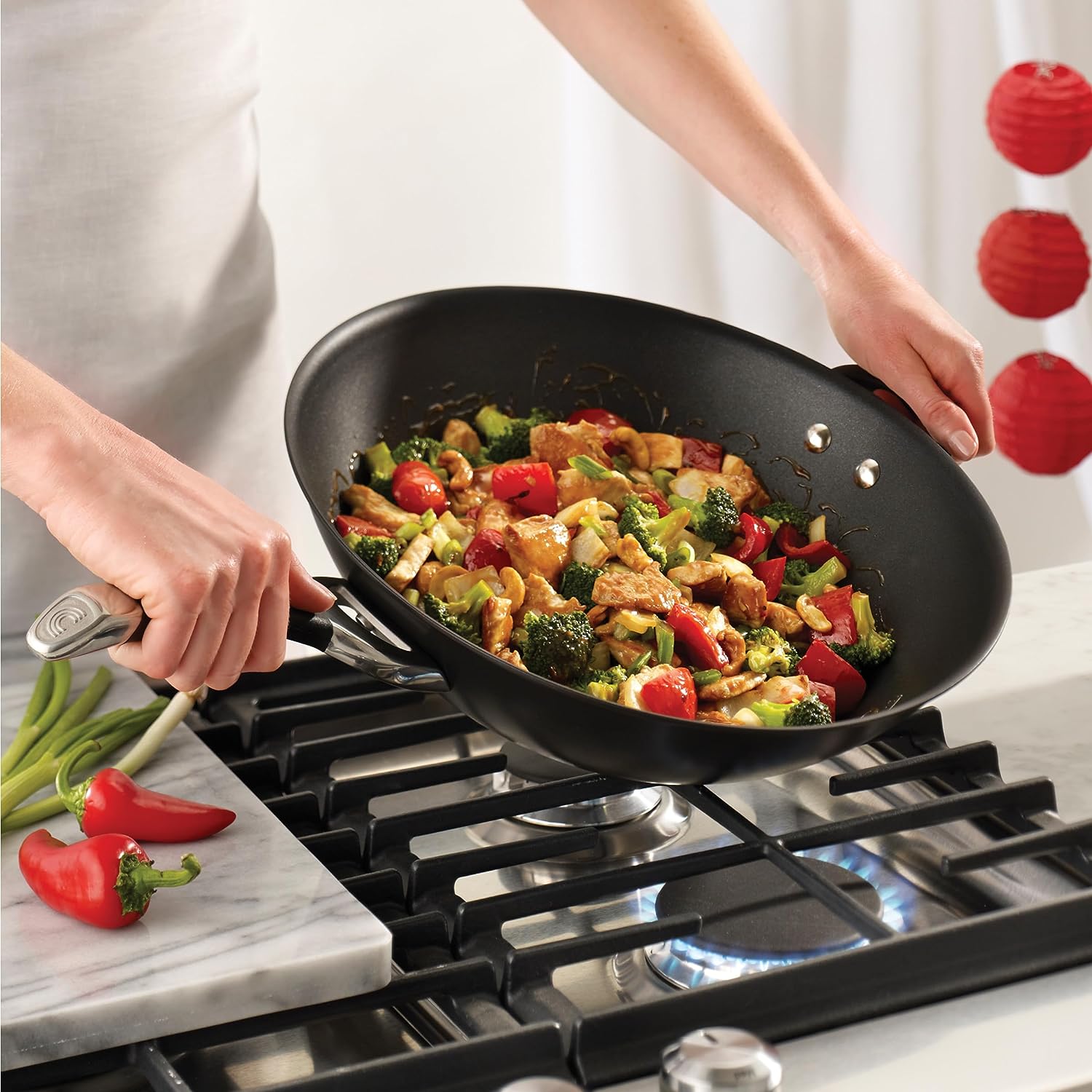 Circulon Symmetry 12 Covered Stir-Fry Pan, Black