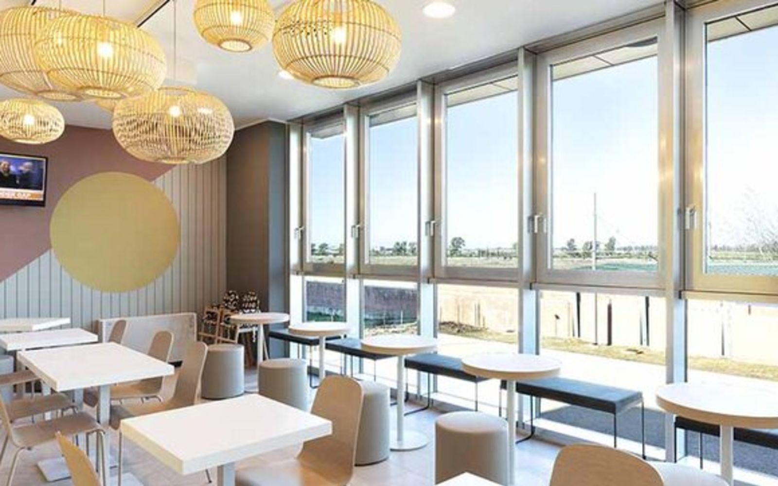 Hotels Close To Rome Fiumicino Airport www.hotel-bb.com