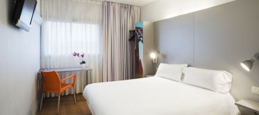 Habitación doble matrimonial Hotel B&B Girona 2