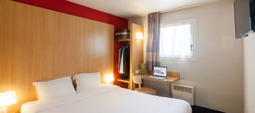 double room hotel in montlhery double room