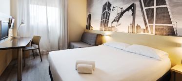 Cama cama matrimonio Hotel B&B Madrid Airport T1 T2 T3