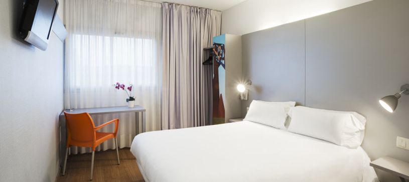 Habitación doble matrimonial Hotel B&B Girona 2
