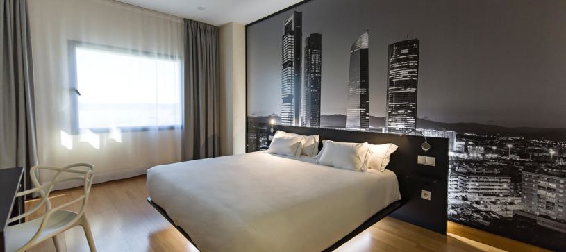 Habitación doble matrimonial Hotel B&B Madrid Aeropuerto T4
