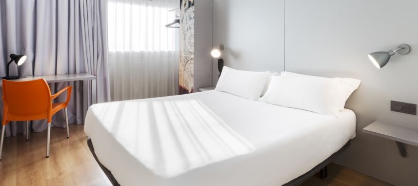 Habitación doble matrimonial Hotel B&B Valencia Aeropuerto