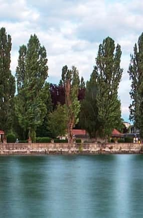 Le port d'Estavayer-le-Lac, à proximité immédiate de Lully Le port d'Estavayer-le-Lac, à proximité immédiate de Lully