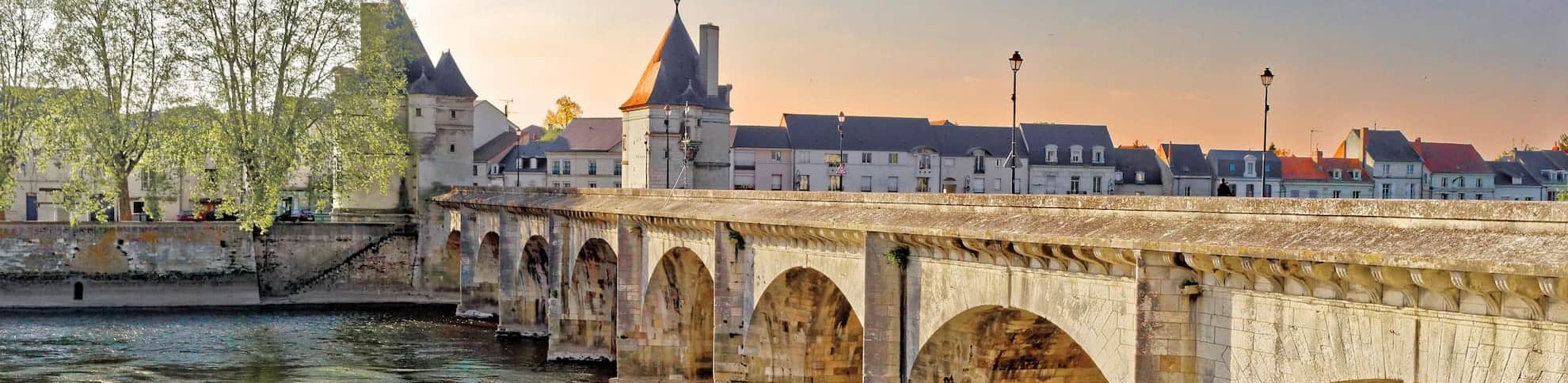 Châtellerault.jpg Châtellerault.jpg