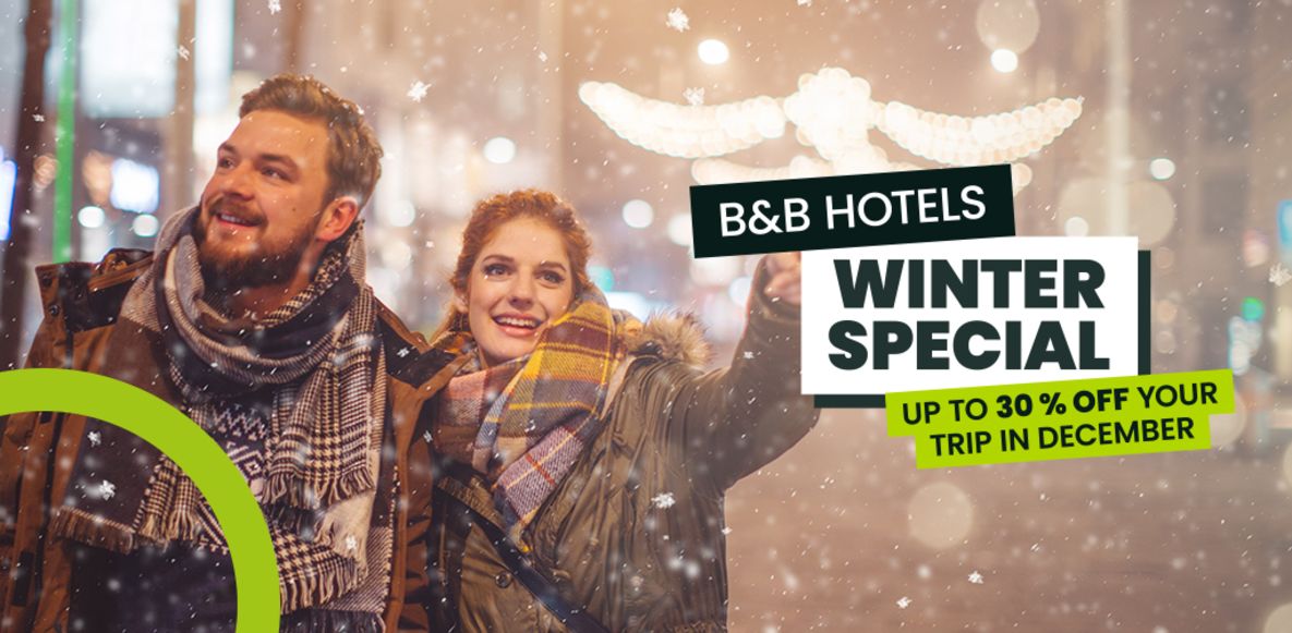 A couple on a romantic city trip in the winter | B&B HOTELS