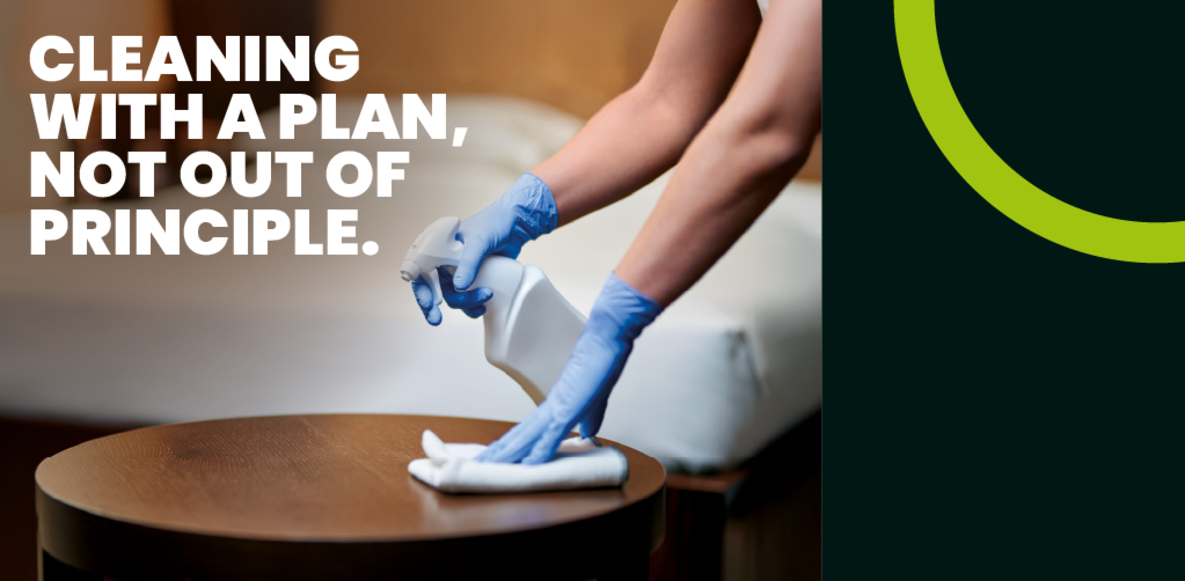 Woman cleans hotel room | B&B HOTELS