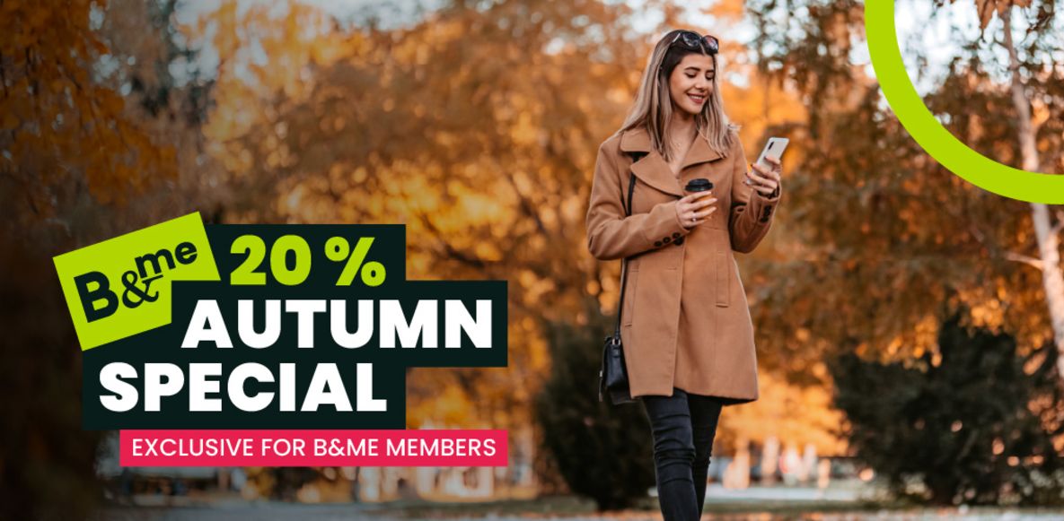 Woman enjoys Autumn | B&B HOTELS