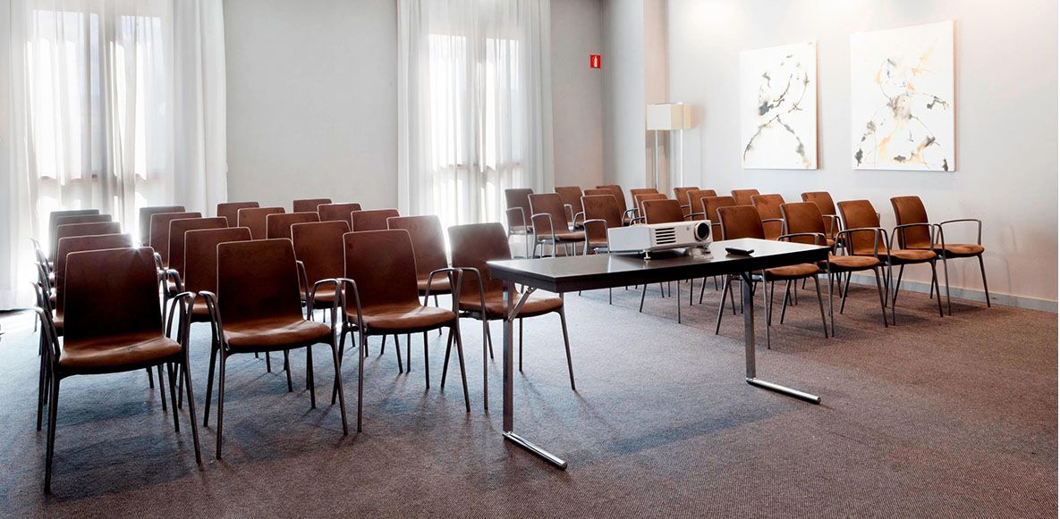 B&B Hotel Meeting Room