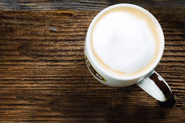 Kaffeetasse gefüllt mit Kaffee