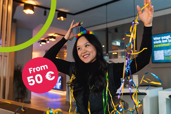 Woman celebrates Carnival | B&B HOTELS