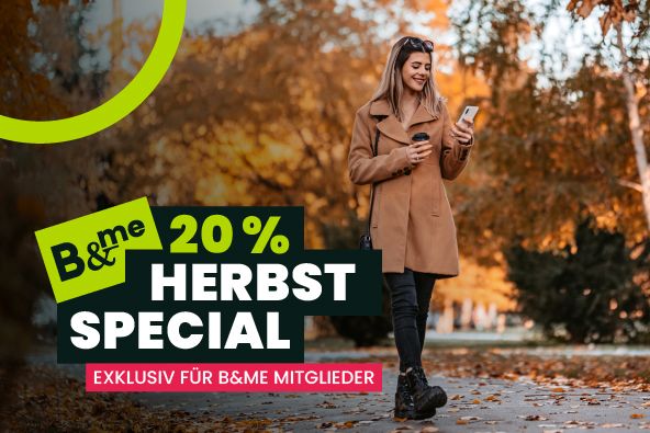 Frau geht im Herbst spazieren | B&B HOTELS