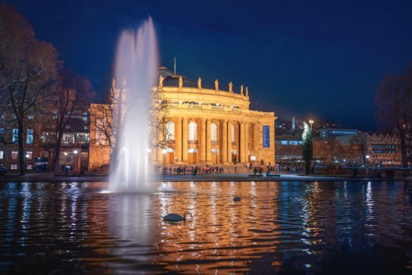 Opernahaus Stuttgart bei Nacht