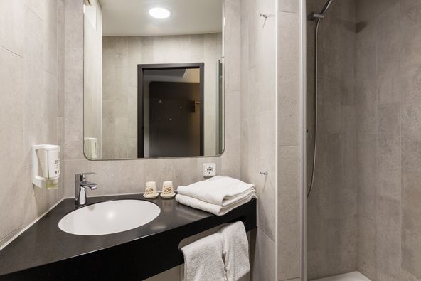 bathroom.jpg bathroom.jpg