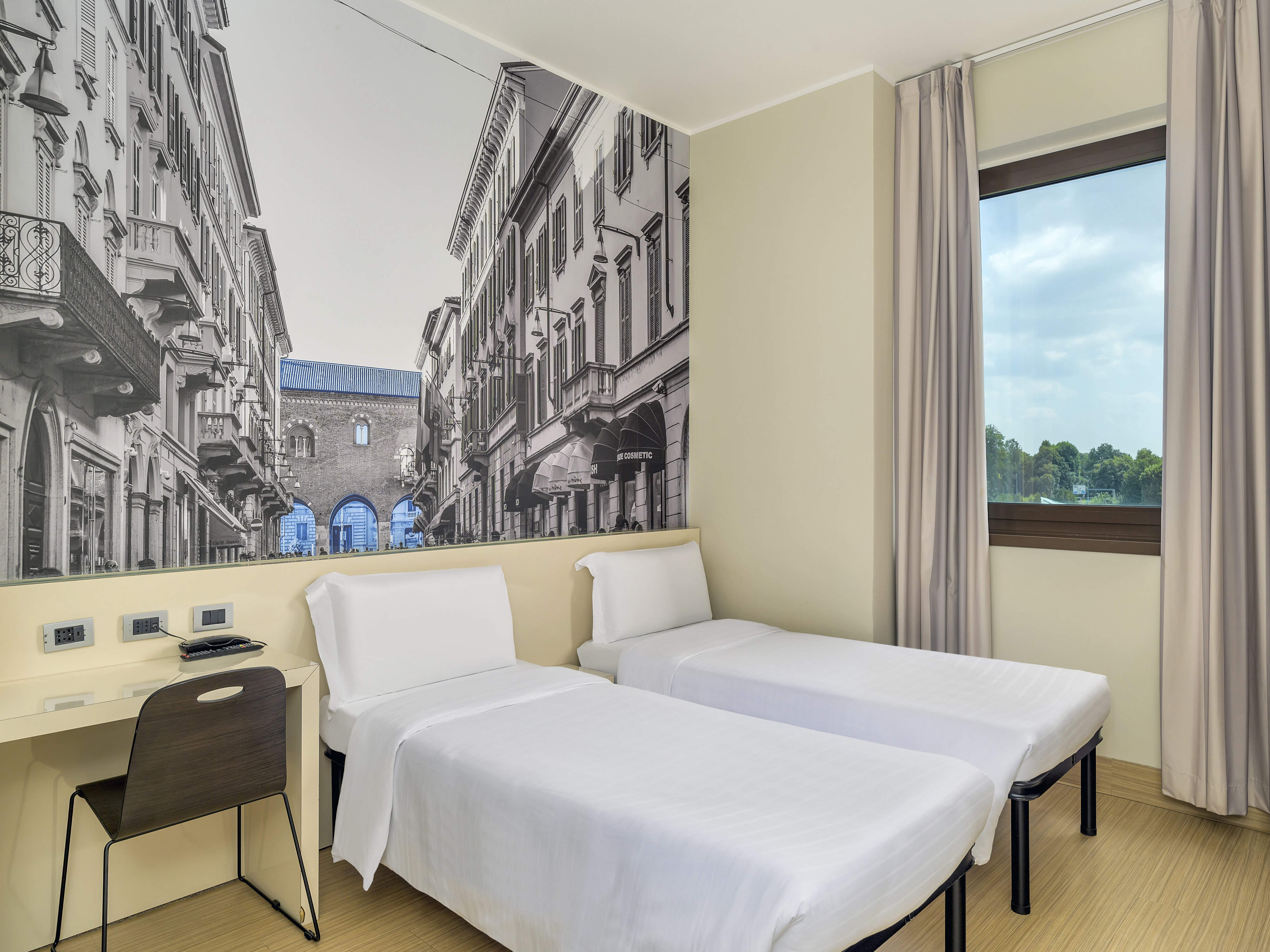 B&B HOTEL Milano Monza | close to highway and shopping mall
