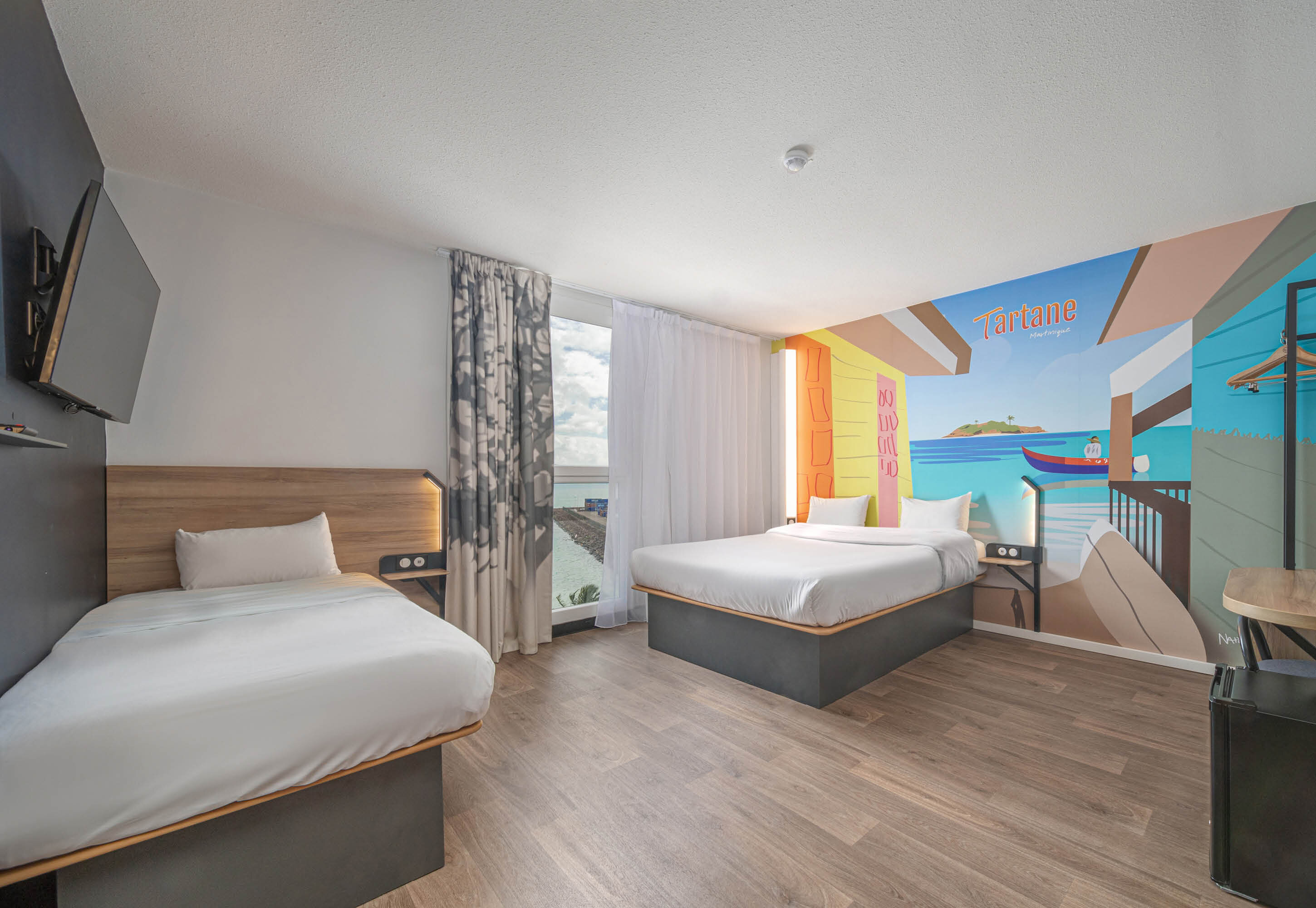 Sun and sea view destination with our B&B HOTEL Fort-de-France! Our  comfortable hotel with parking offers a swimming pool, a restaurant and bar  just a few steps from the sandy beaches of