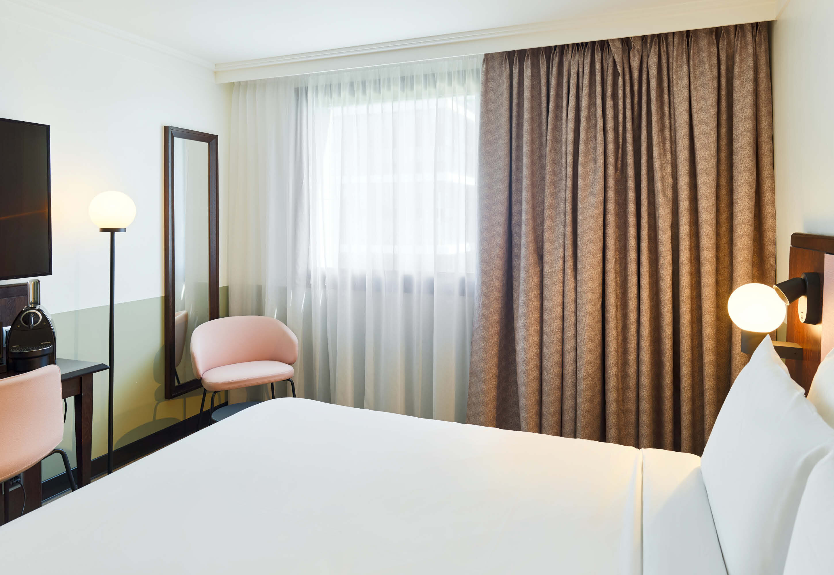 An affordable hotel near Versailles in the Yvelines | B&B HOTEL Saint- Quentin-en-Yvelines Centre Gare