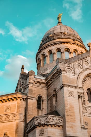La basilique Saint-Martin de Tours, à deux pas de nos B&B HOTELS