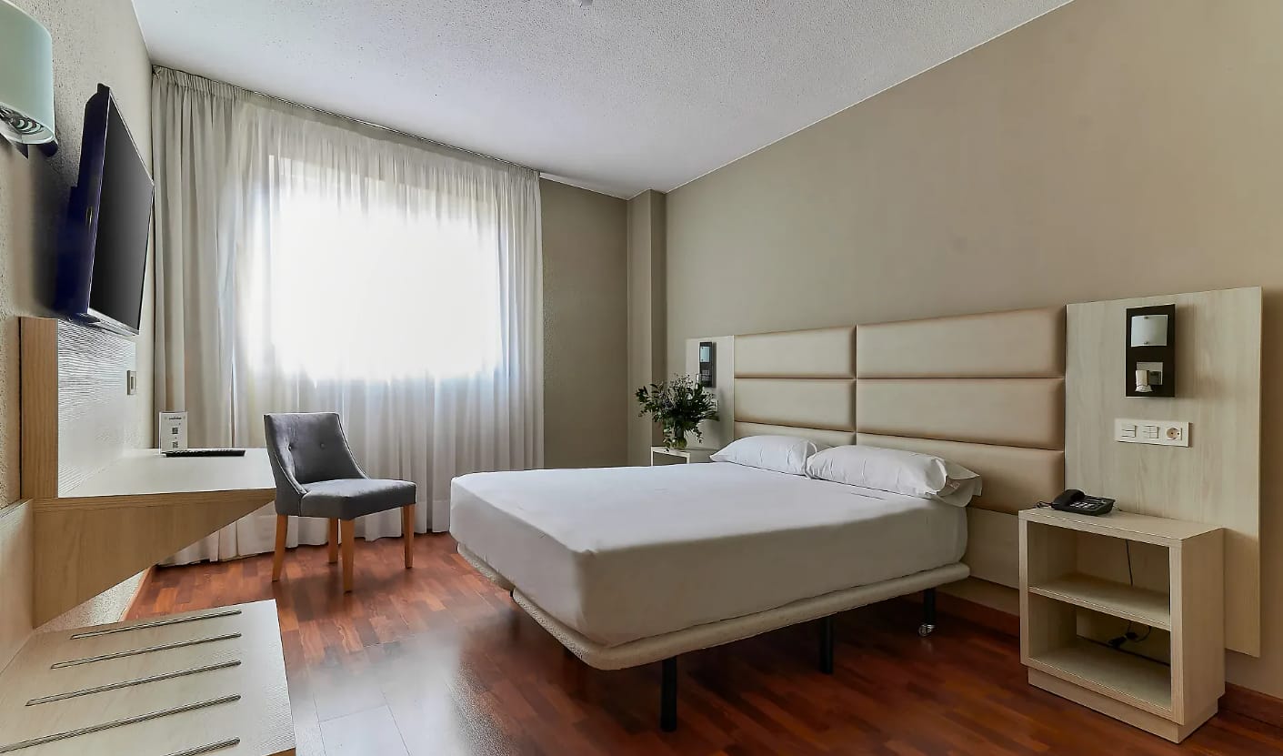 Hotel Ilunion Romareda - Zaragoza