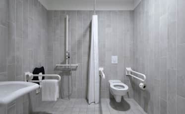Hotel Köln-Ehrenfeld accessible bathroom