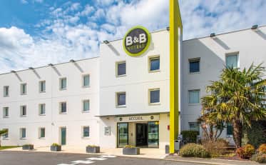 hotel front in vannes