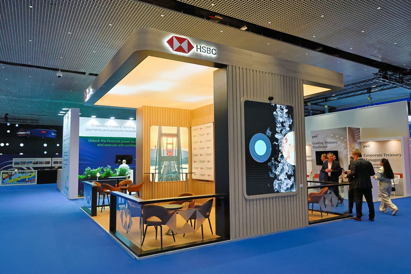 L10_11HSBC4079.jpg