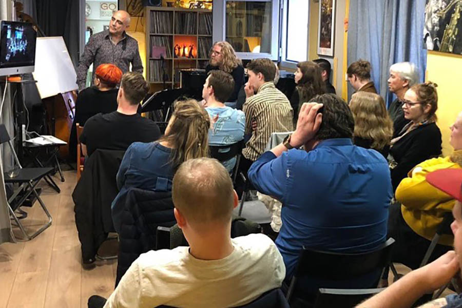 2020 - Joan Chamorro explaining his method to a group of teachers from Iceland, at the Jazz House