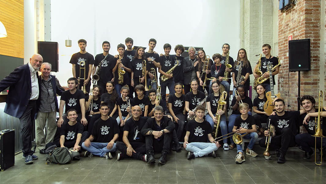 2019 - Group photo of the SAJB musicians with guests, Jazzing Festival