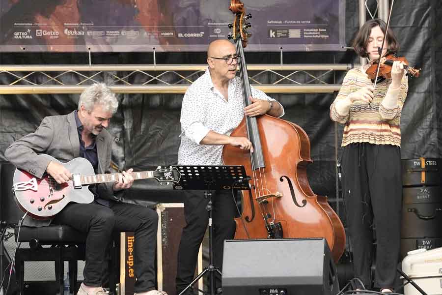 2025 - Èlia Bastida, Joan Chamorro and Josep Traver at Getxo Jazz (2)