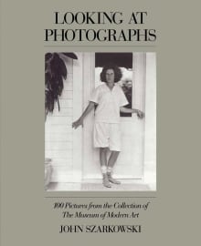 Book cover of Looking at Photographs: 100 Pictures from the Collection of the Museum of Modern Art