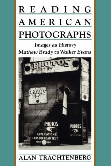 Book cover of Reading American Photographs: Images as History-Mathew Brady to Walker Evans