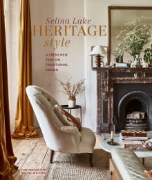 Book cover of Heritage Style: A fresh new take on traditional design