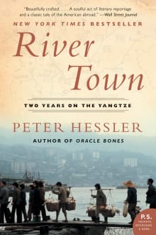 Book cover of River Town: Two Years on the Yangtze