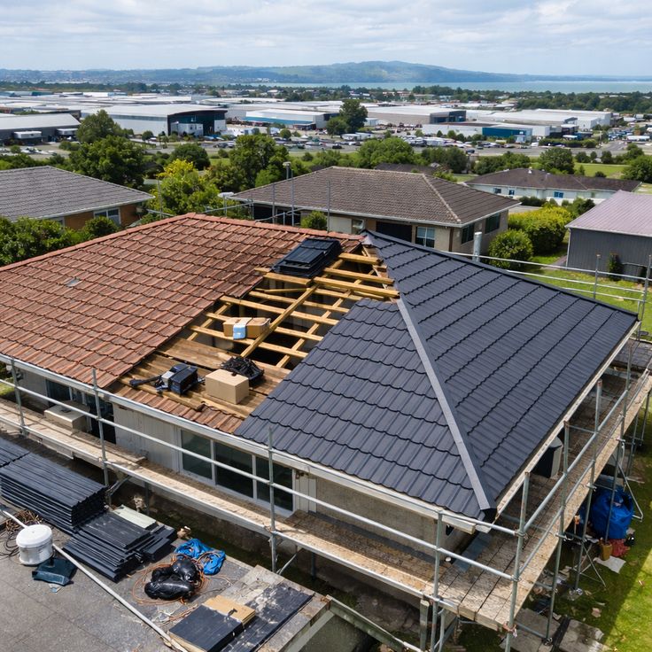 Commercial building roofing project
