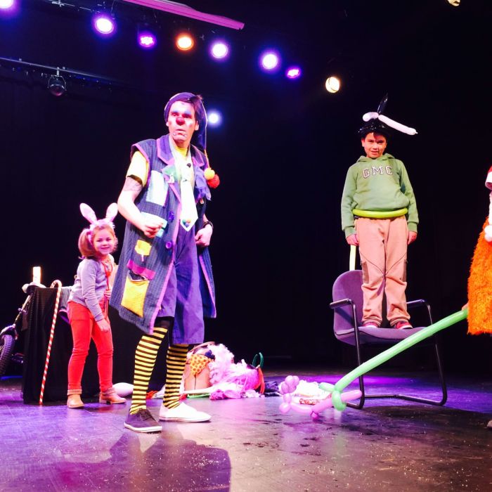 Show de Clown "A Viagem do Capuchinho Vermelho" von Mr. Milk and Friends