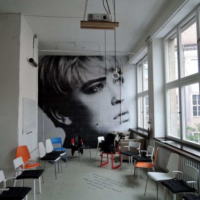 Fügen Sie Kunstwerke hinzu von Falk Land