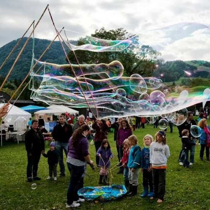 Interaktive Riesenseifenblasen Show (Outdoor) by Dr. Bubbles